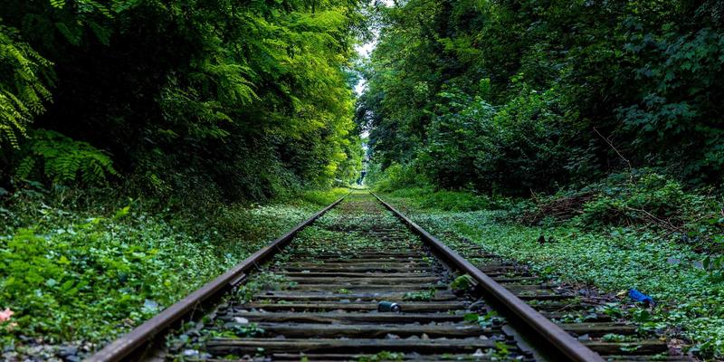 重型机床地基设计与防振措施：保障机械零件精密加工精度的基石